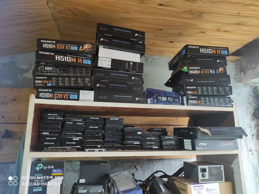 Placas madre y componentes recuperados